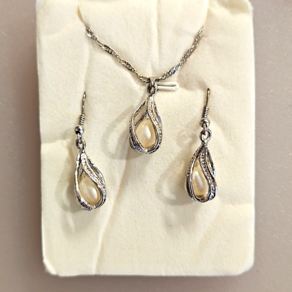 6 Piece Jewelry Lot Necklace earring set bracelet Pearls Vintage And Newer - Picture 3 of 12